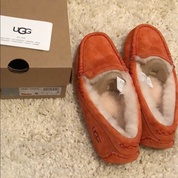 NWT Ugg flats loafer brand new with box - Picture 3 of 6
